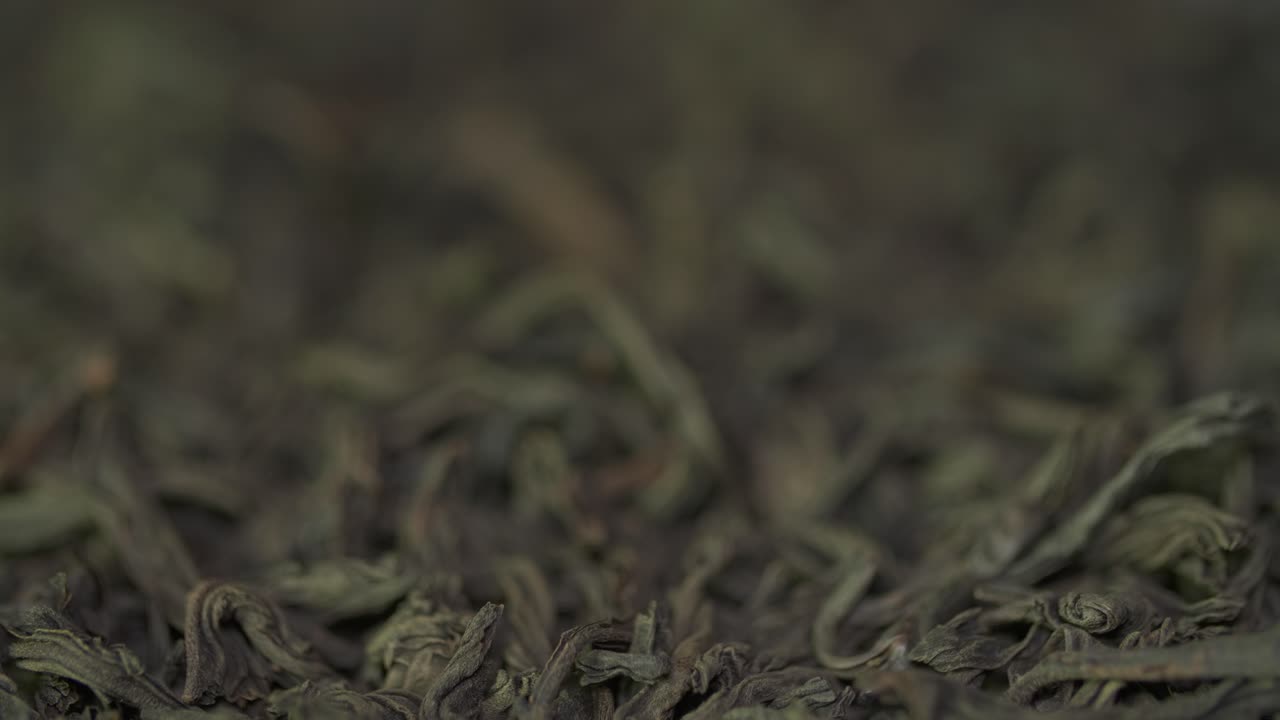 primer plano de las hojas de té negro