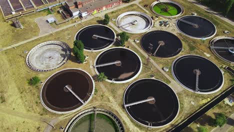 planta de tratamiento de aguas residuales con clarificadores redondos para reciclar aguas residuales sucias