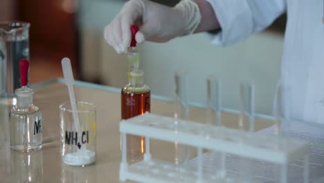 experimento científico en un entorno de laboratorio