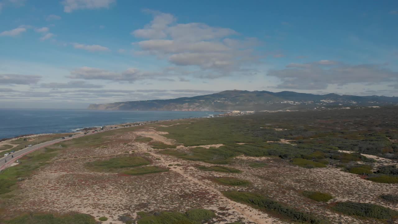 카보 라소 등대가 있는 긴초 지역의 공중 전망, 배경에는 포르투갈 카스카이스