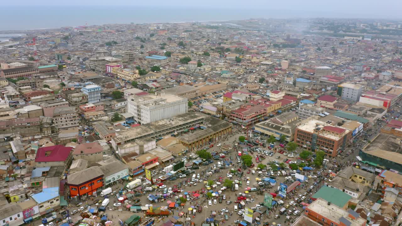 Crowd of people and cars at Accra Central Market _1_4