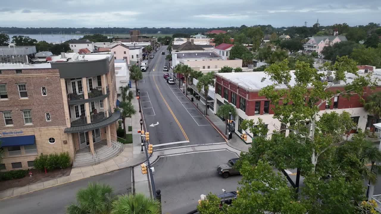나무 꼭대기 위로 공중으로 밀어서 보포트 sc, 사우스 캐롤라이나를 드러니다.
