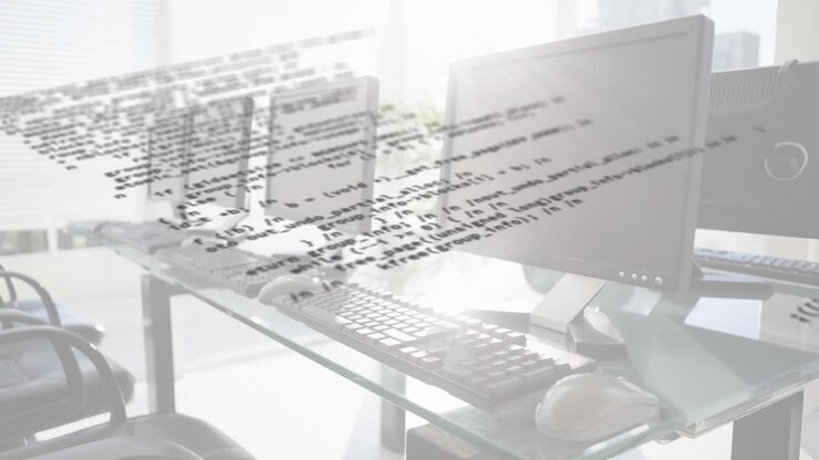 Composizione digitale di elaborazione di dati su sfondo di più computer in un ufficio vuoto.
