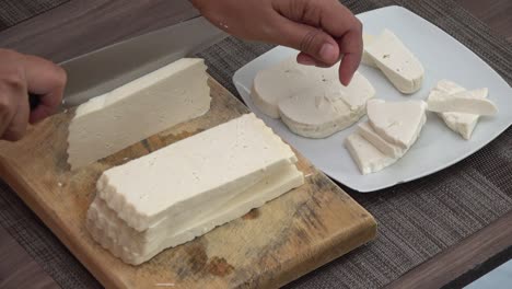 panela and fresh cheese cut into thin slices