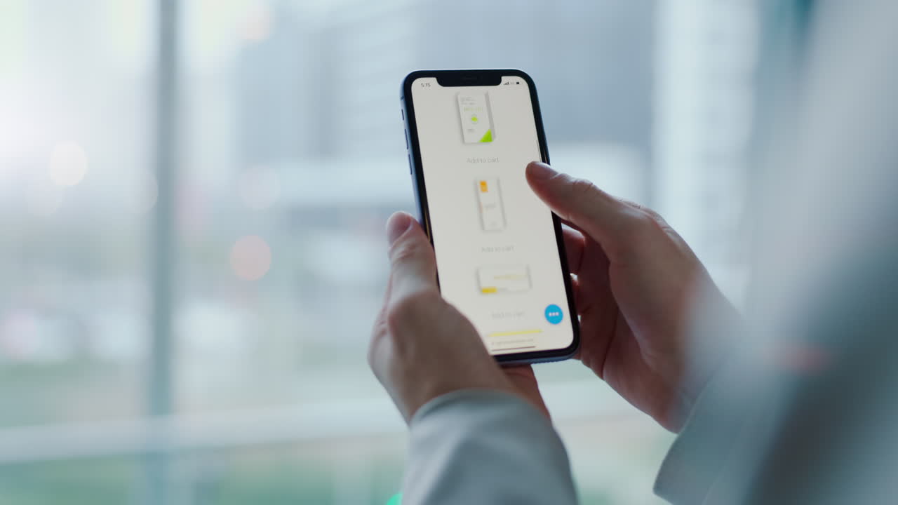 aplicación de farmacia, atención médica y manos con un teléfono
