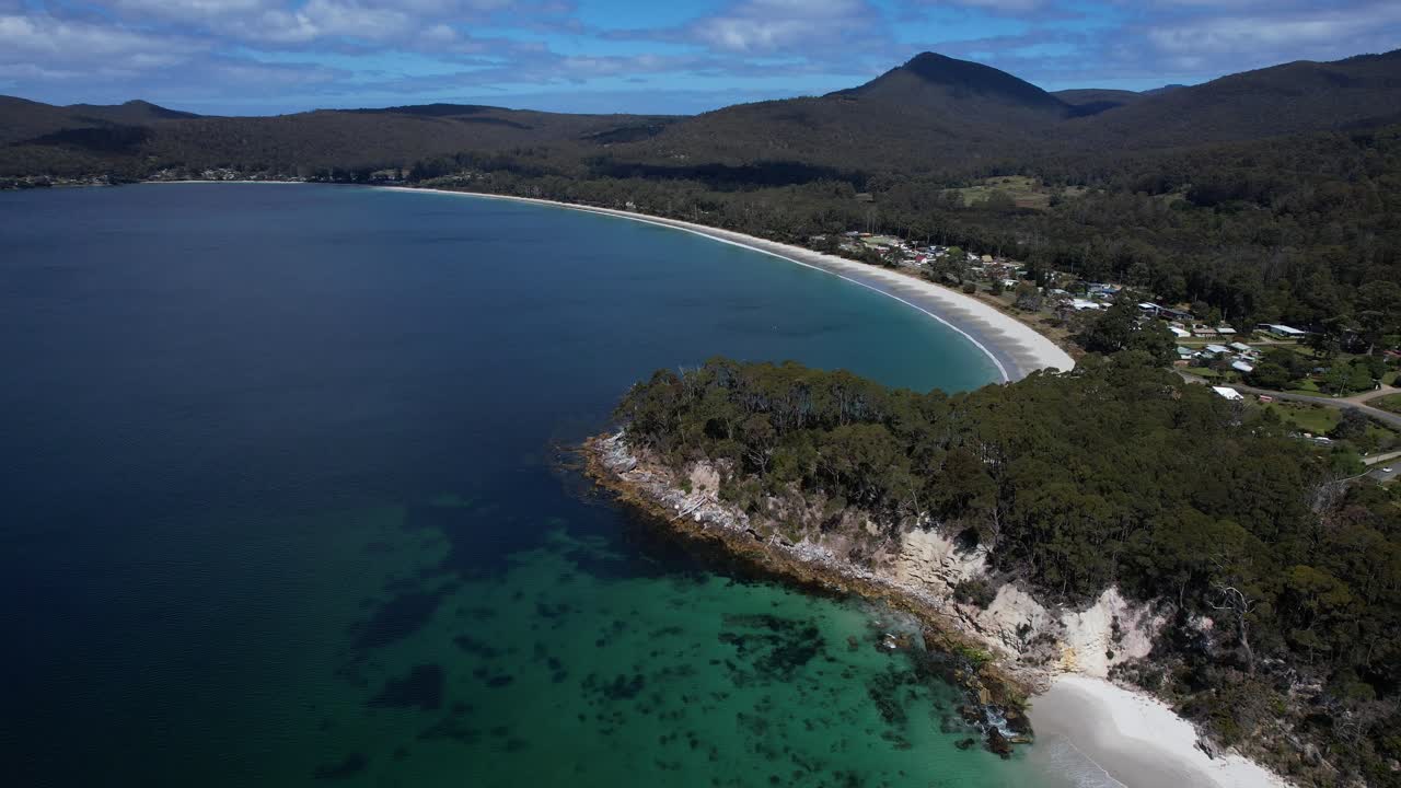Hanssons Beach, Adventure Bay Beach i Tasmanien, Australien – dronefoto
