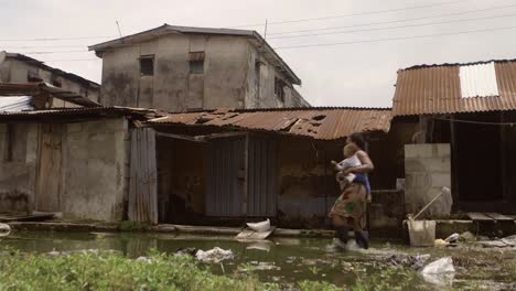 Caminando-por-el-agua-Nigeria-03