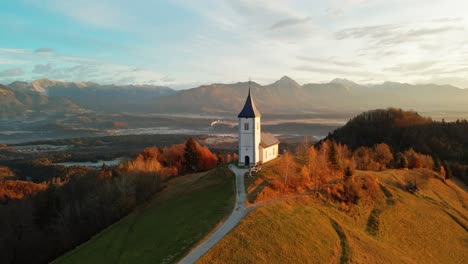 Impresionante-Vídeo-Aéreo-De-Drones-4k-De-La-Iglesia-De-San