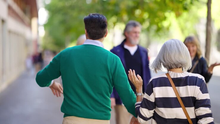 Persone che si incontrano per strada