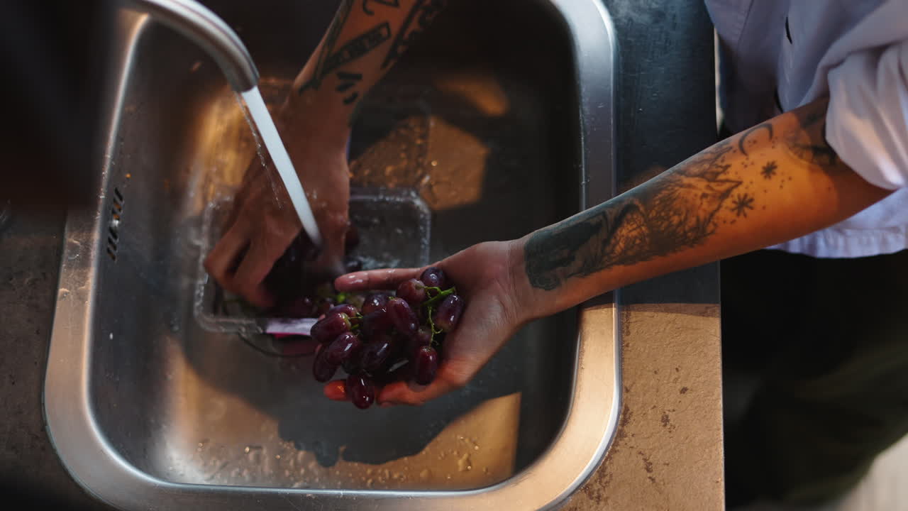 Washing Grapes