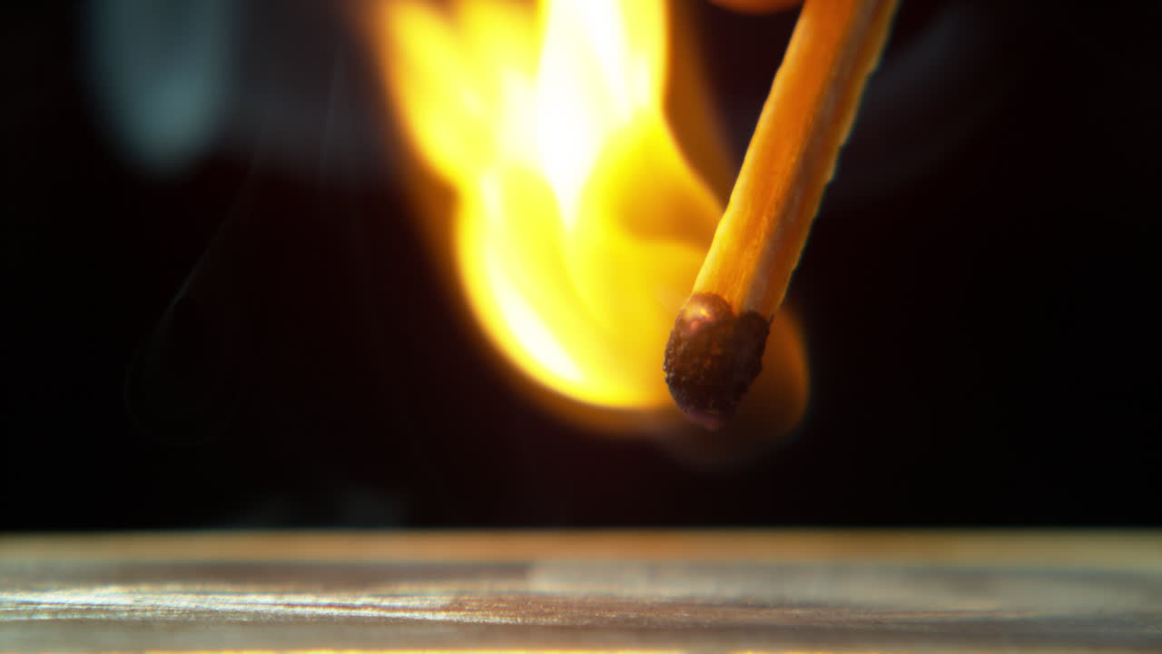 cuán rápido una chispa se convierte en una llama