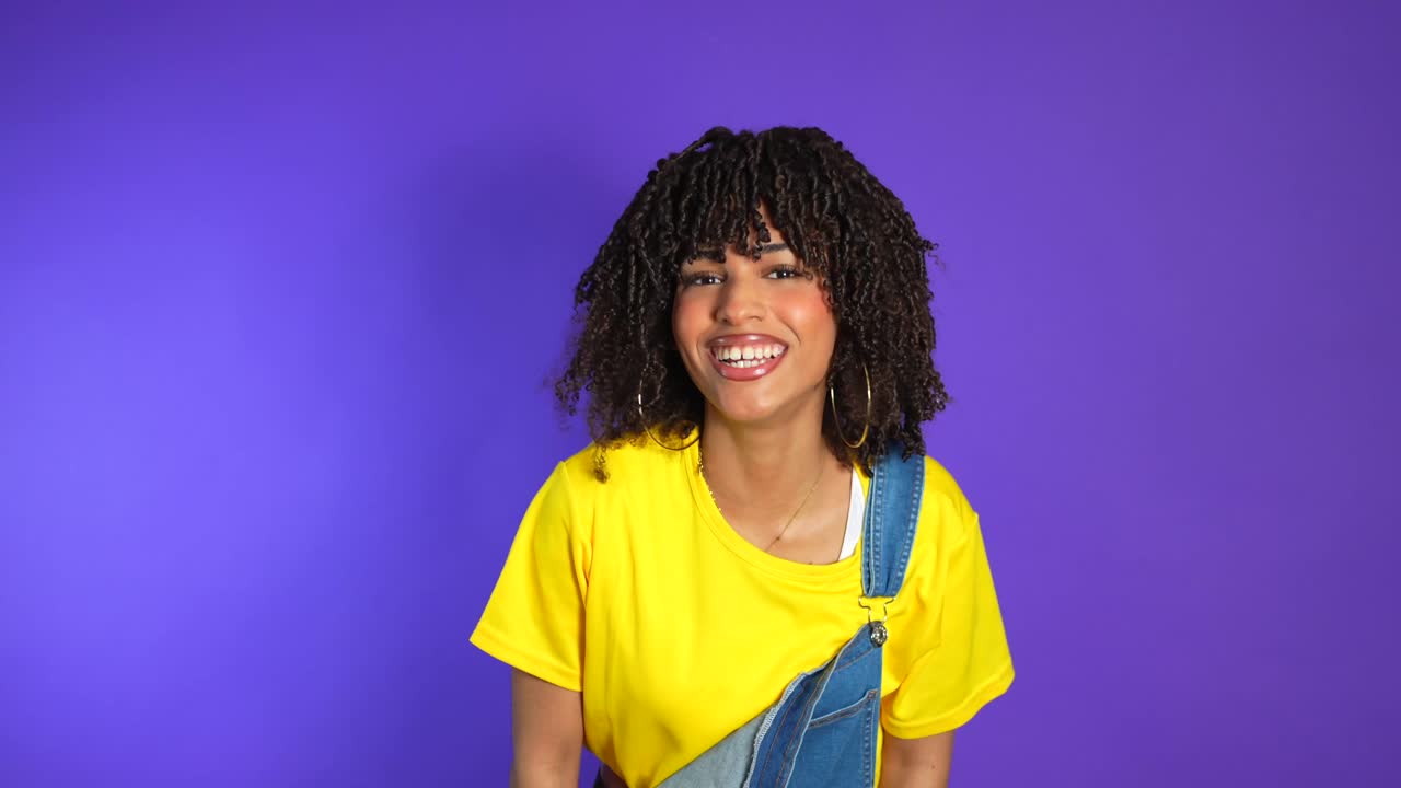 Retratos de uma mulher alegre