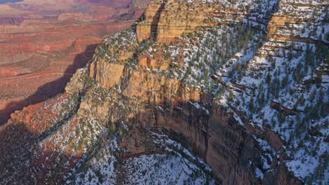 Parque-Nacional-Del-Gran-Cañón-Cubierto-De-Nieve-En-Arizona,-EE.UU.---Toma-Aérea-De-Drones