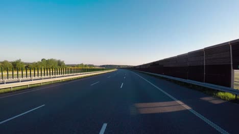 Zeitraffer-Autofahren-Auf-Der-Autobahn