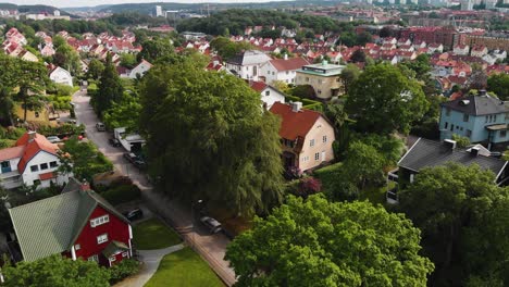 스웨덴의 오르그리테(orgryte)라고 불리는 예테보리(gothenburg)의 스웨덴 낙원 부분에 있는 그림 같은 집들의 조감도