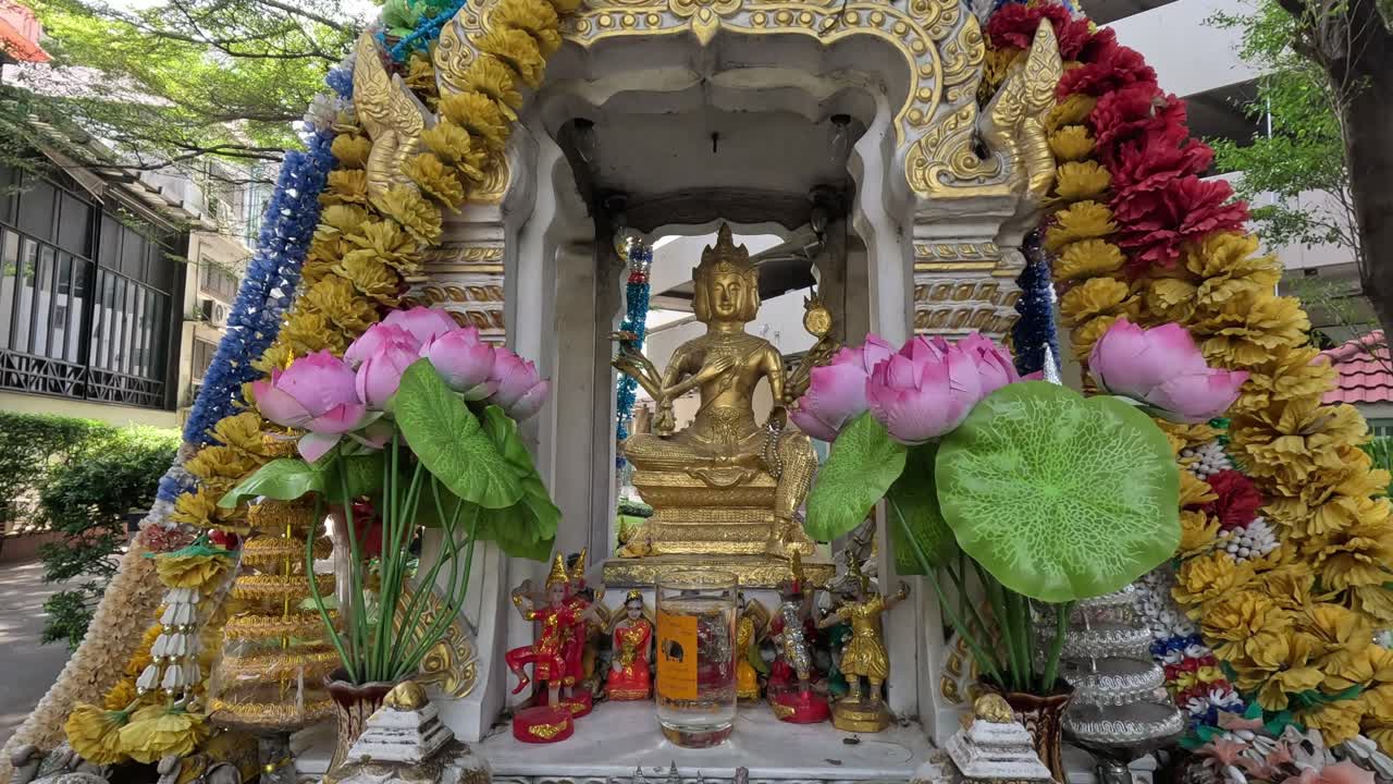 временный промежуток живого буддийского святилища.