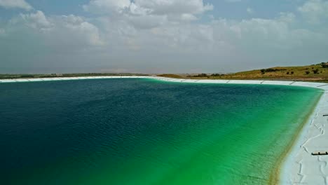 imágenes aéreas de un gran embalse de agua en el norte de israel