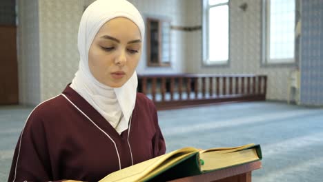 woman reading quran