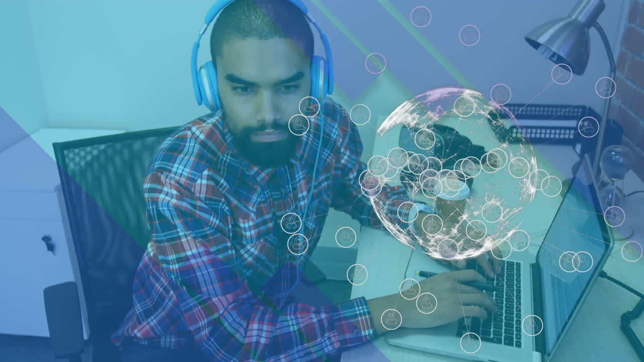 animación del globo con una red de conexiones a través de un hombre de negocios que usa una computadora portátil en la oficina