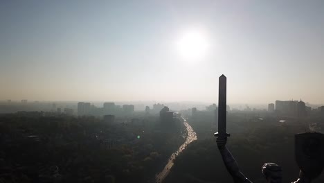 Drohnenansicht-Des-Mutterlandsdenkmals-In-Kiew,-Ukraine