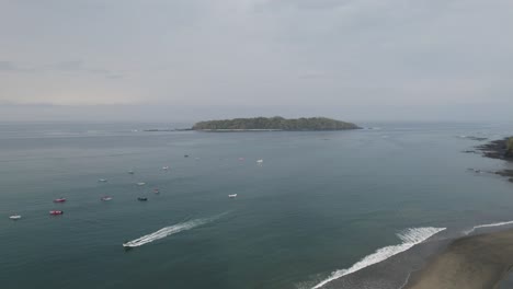 Aerial-view-of-speedboat-navigating-near-the-coastline-of-Santa-Catalina,-Panama