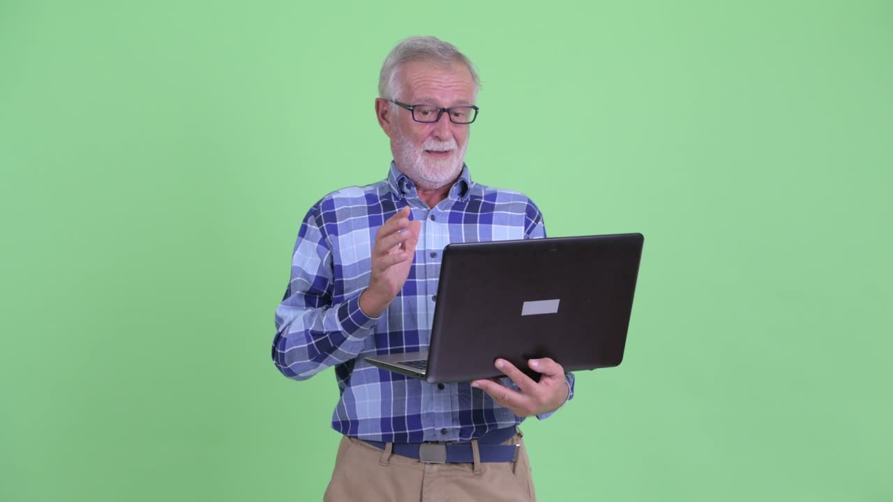 hombre hipster con barba y guapo.