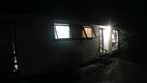 timelapse-of-the-house-in-white,-at-night