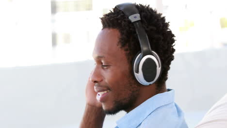 Side-view-of-a-hipster-man-enjoying-music