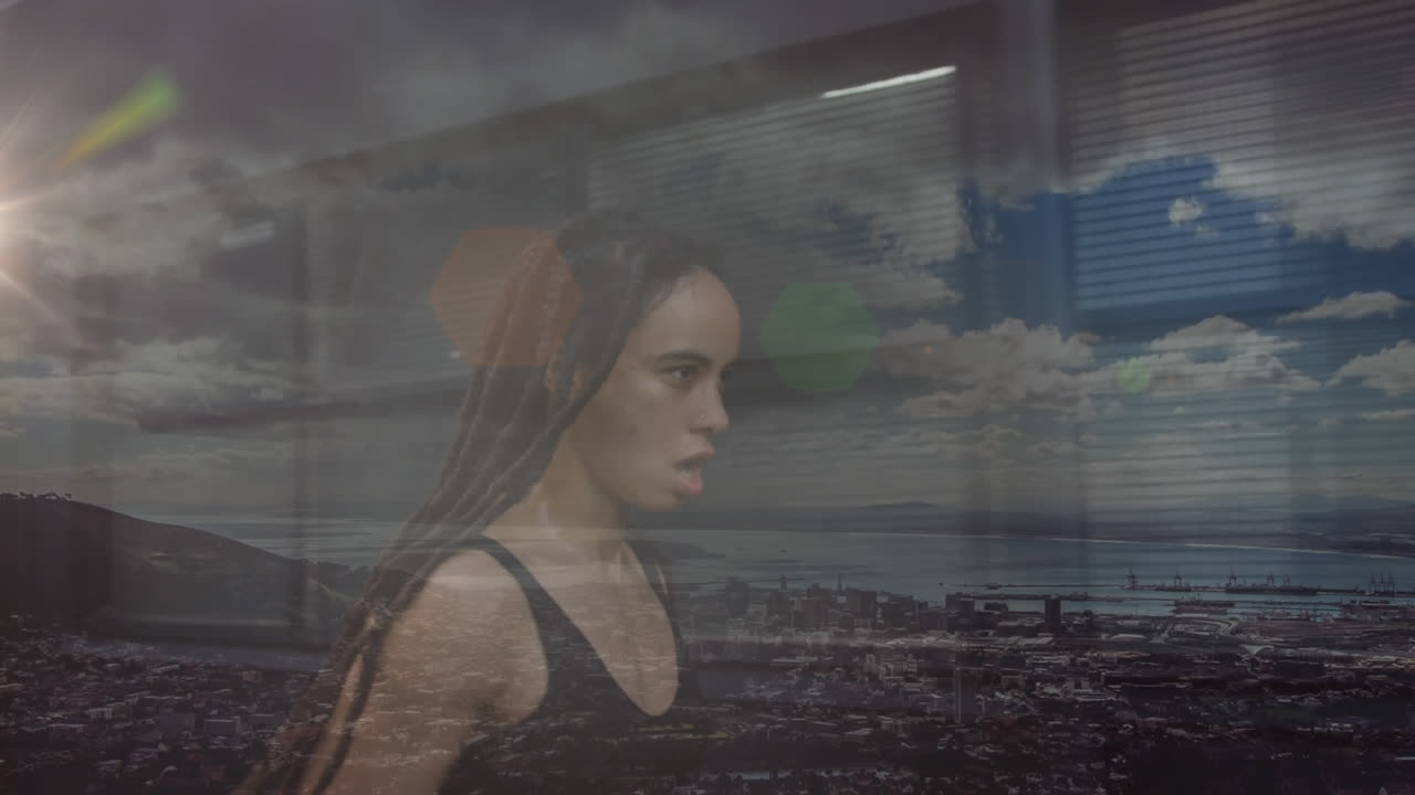 compuesto de mujer de raza mixta con dreadlocks corriendo, y paisaje costero con cielo azul nublado