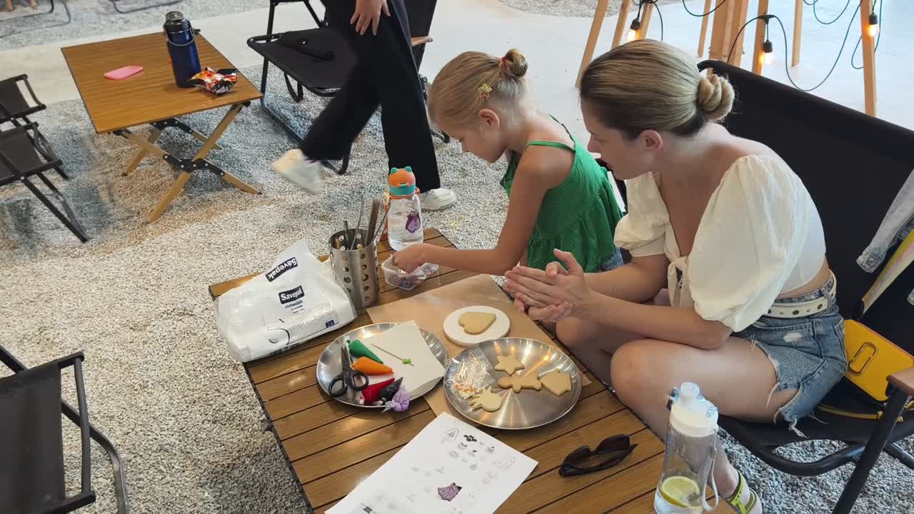 Corso di decorazione di biscotti per madre e figlia