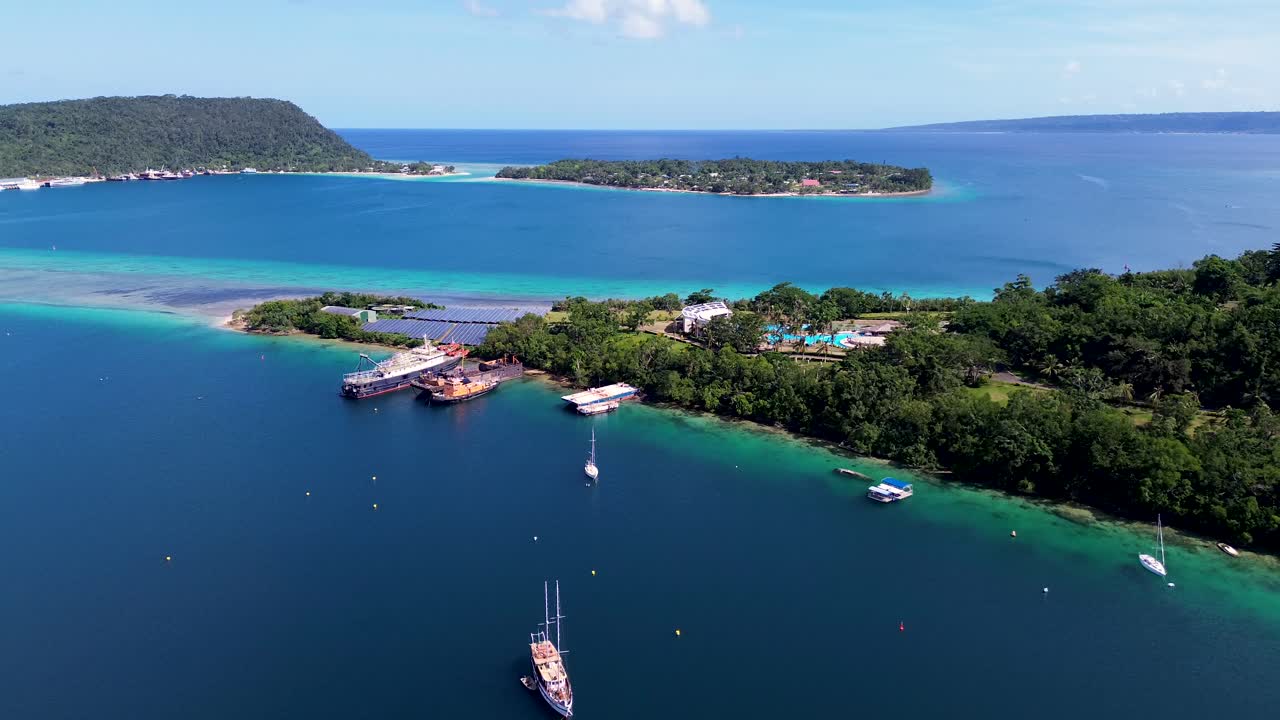 이피라 섬 휴양지 휴양지 요트 항해 보트 도크 산호초 여행 관광 항구 빌라 항구 남태평양 섬 바누아투 4k