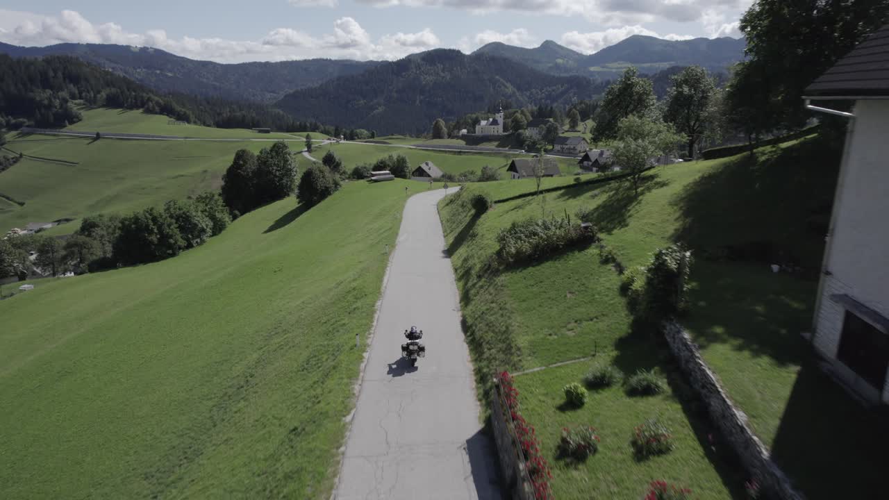 드론이 800c를 추적하는 비디오