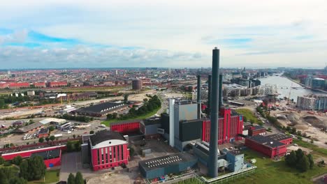 vista aérea de la ciudad de copenhague sobre la central eléctrica de oersted