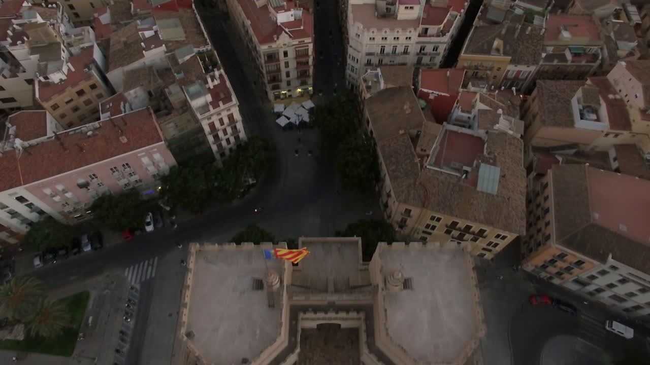 Torri di Serranos e ripresa aerea del panorama urbano di Valencia