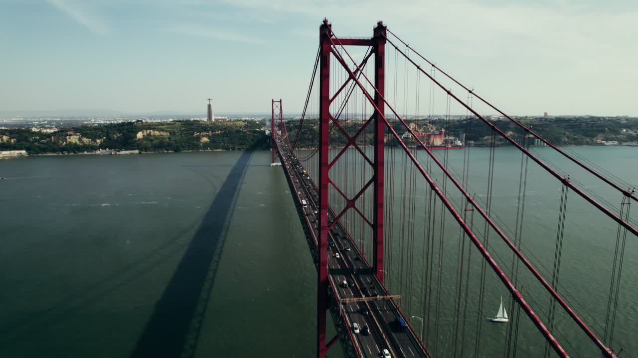 el icónico puente rojo de oporto, portugal