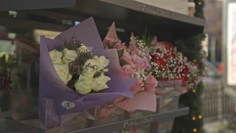 las flores coloridas del vendedor de flores en karaköy, istanbul