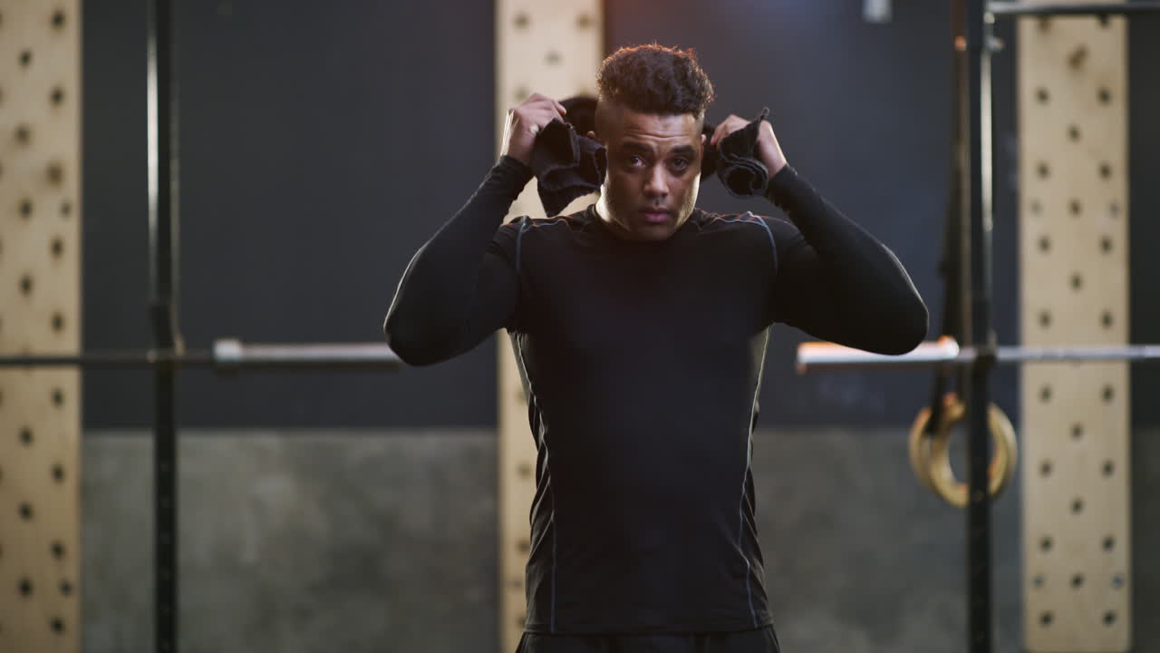 저는 짐승이 되고 싶었습니다. 그래서 저는 여기 있습니다.