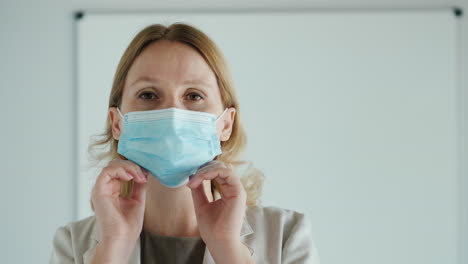 teacher wears protective mask in front of classroom 1