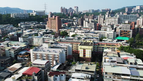 sobrevuelo aéreo de la ciudad asiática de guandu en taipei, destino de viaje