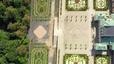 Aerial-view-of-the-royal-palace-in-Warsaw