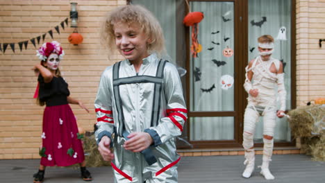 niños en Halloween