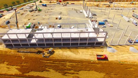vista aérea del sitio de construcción. tema industrial desde un avión no tripulado. industria, desarrollo e inversión en la unión europea.