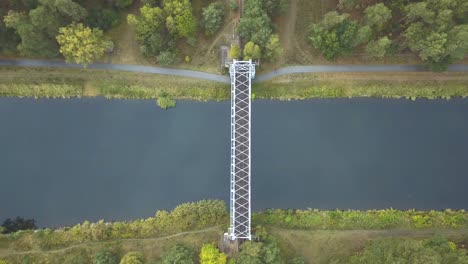 德國一座鐵路橋的 4k 空中拍攝