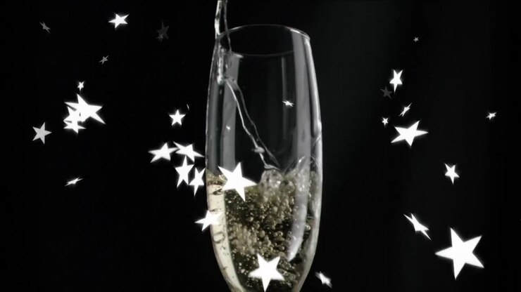 Animazione di stelle bianche su un bicchiere di champagne su sfondo nero