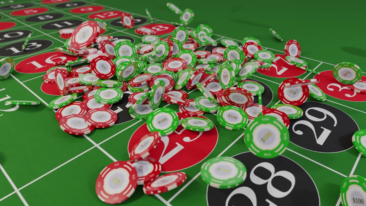 las fichas del casino caen en la mesa de ruleta, el juego cae, el dinero gana.