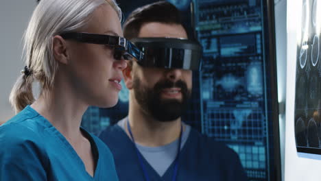 medical professionals using vr technology for diagnosis