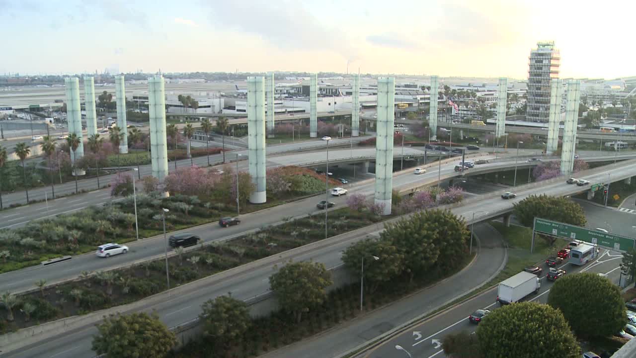 toma de establecimiento del día 2 del aeropuerto internacional de los ángeles
