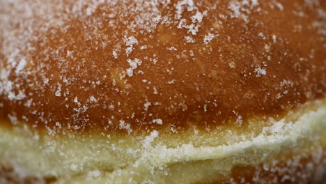 rosquillas berlineras frescas que giran en un plato (con bucle sin costuras)