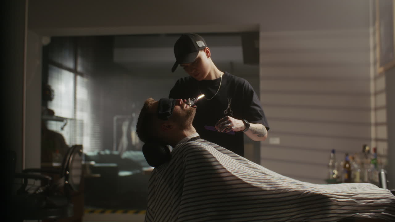 El corte de pelo de la barbería.