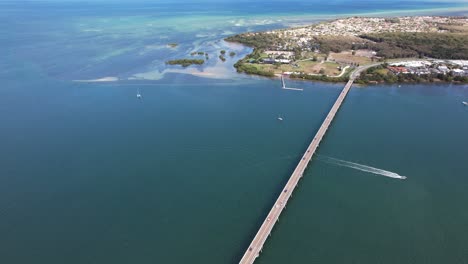 Nuevo-Puente-De-Dos-Carriles-En-La-Isla-Bribie-En-Sandstone-Point,-Queensland,-Australia